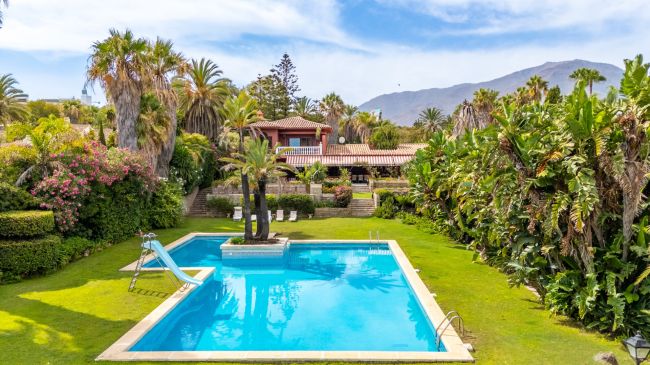 Villa til salgs i Estepona