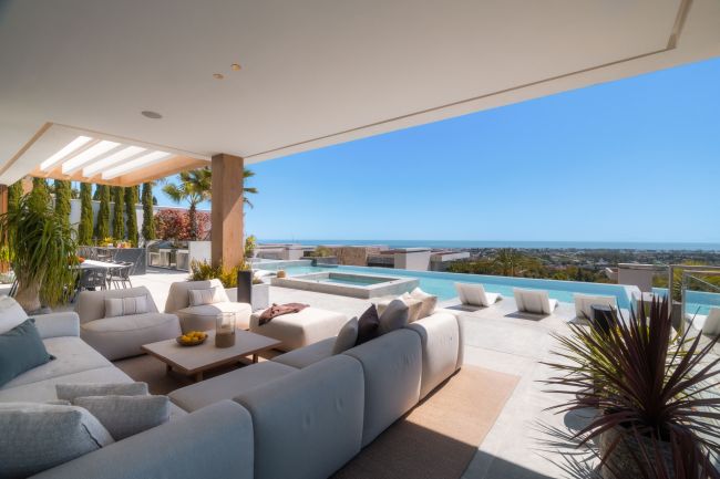 LUXURY VILLA IN GATED COMMUNITY OF HERROJO ALTO - LA QUINTA - BENAHAVIS