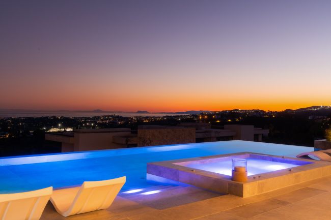 LUXURY VILLA I GJENNOM HERROJO ALTO - LA QUINTA - BENAHAVIS