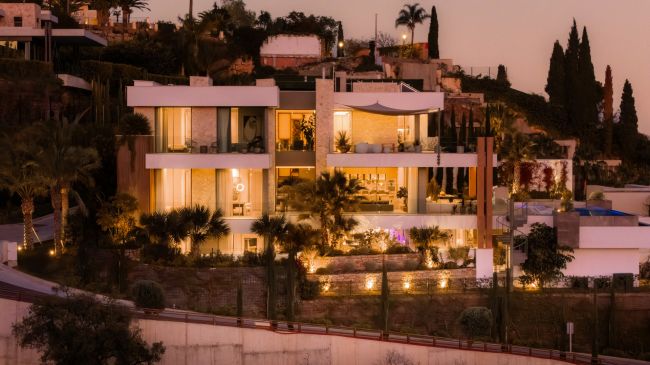 LUXURY VILLA I GJENNOM HERROJO ALTO - LA QUINTA - BENAHAVIS
