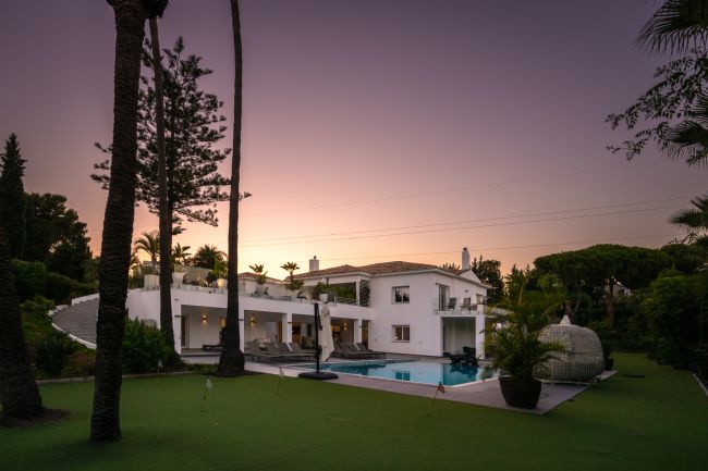 Exceptional Villa Estate in Atalaya, Estepona East