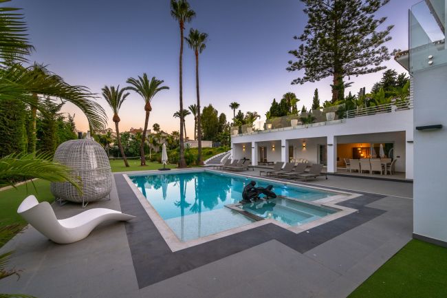 Eksepsjonell villaeiendom i Atalaya, Estepona øst