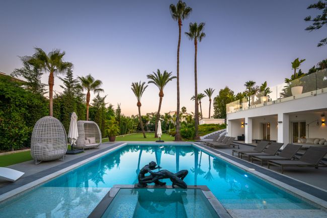 Eksepsjonell villaeiendom i Atalaya, Estepona øst