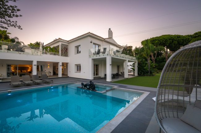 Eksepsjonell villaeiendom i Atalaya, Estepona øst