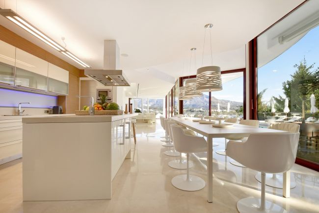 Stunning 7-Bedroom Villa in Nueva Andalucía – Just a 5-Minute Drive to Puerto Banús!