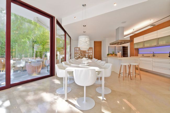 Stunning 7-Bedroom Villa in Nueva Andalucía – Just a 5-Minute Drive to Puerto Banús!