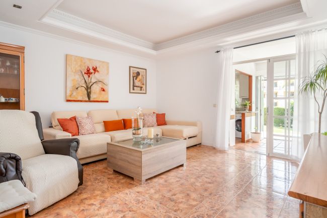 Elegant Ground Floor 3-Bedroom Lägenhet i Prime Nueva Andalucía Plats