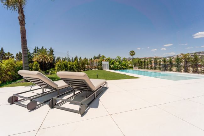 Eksklusiv ny villa med panoramautsikt i Nueva Andalucia, Marbella