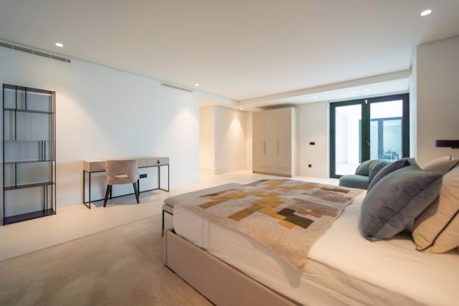 Eksklusiv ny villa med panoramautsikt i Nueva Andalucia, Marbella