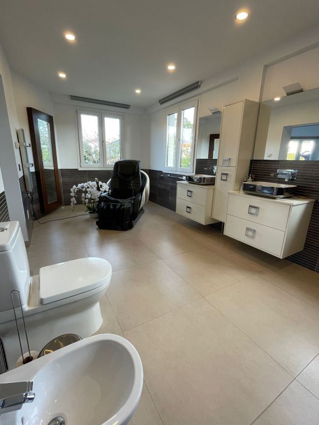 Exquisite Eight-Bedroom Beachfront Villa in San Pedro de Alcantara, Malaga