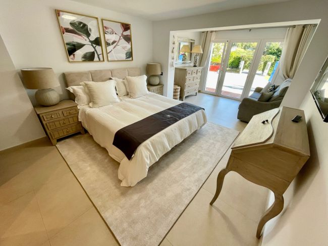 Exquisite Eight-Bedroom Beachfront Villa in San Pedro de Alcantara, Malaga