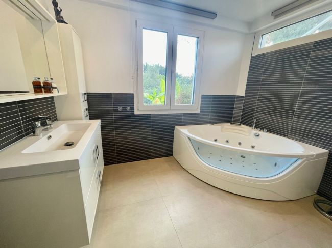 Exquisite Eight-Bedroom Beachfront Villa in San Pedro de Alcantara, Malaga
