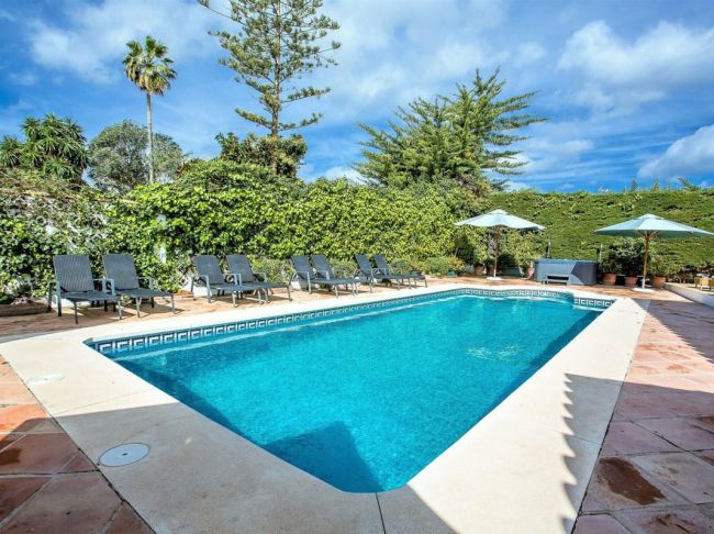 Exquisite Eight-Bedroom Beachfront Villa in San Pedro de Alcantara, Malaga
