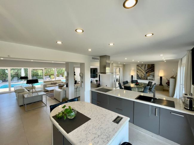 Exquisite Eight-Bedroom Beachfront Villa in San Pedro de Alcantara, Malaga