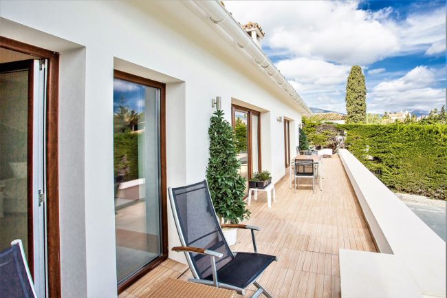 Exquisite Eight-Bedroom Beachfront Villa in San Pedro de Alcantara, Malaga