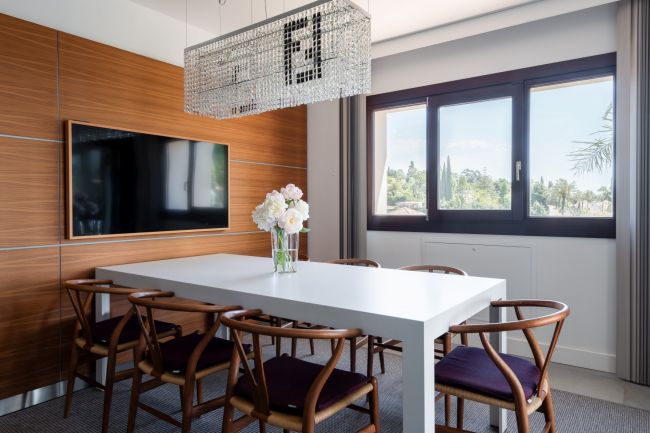 Exquisite Seven-Bedroom Villa in Hacienda las Chapas, Marbella East