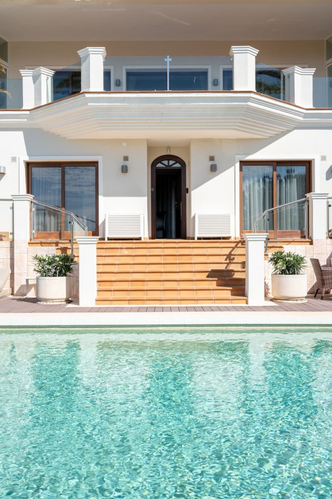 Exquisite Seven-Bedroom Villa in Hacienda las Chapas, Marbella East