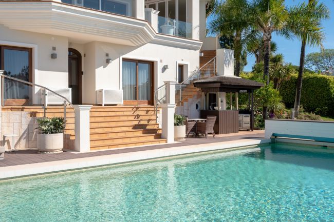 Exquisite Seven-Bedroom Villa in Hacienda las Chapas, Marbella East