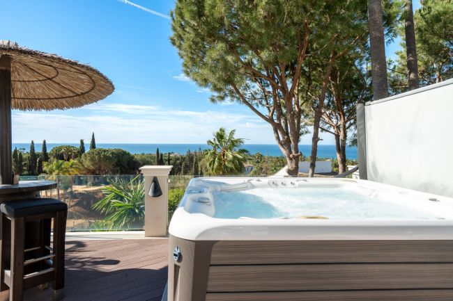 Exquisite Seven-Bedroom Villa in Hacienda las Chapas, Marbella East