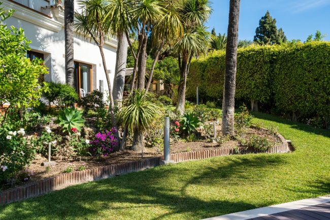 Exquisite Seven-Bedroom Villa in Hacienda las Chapas, Marbella East