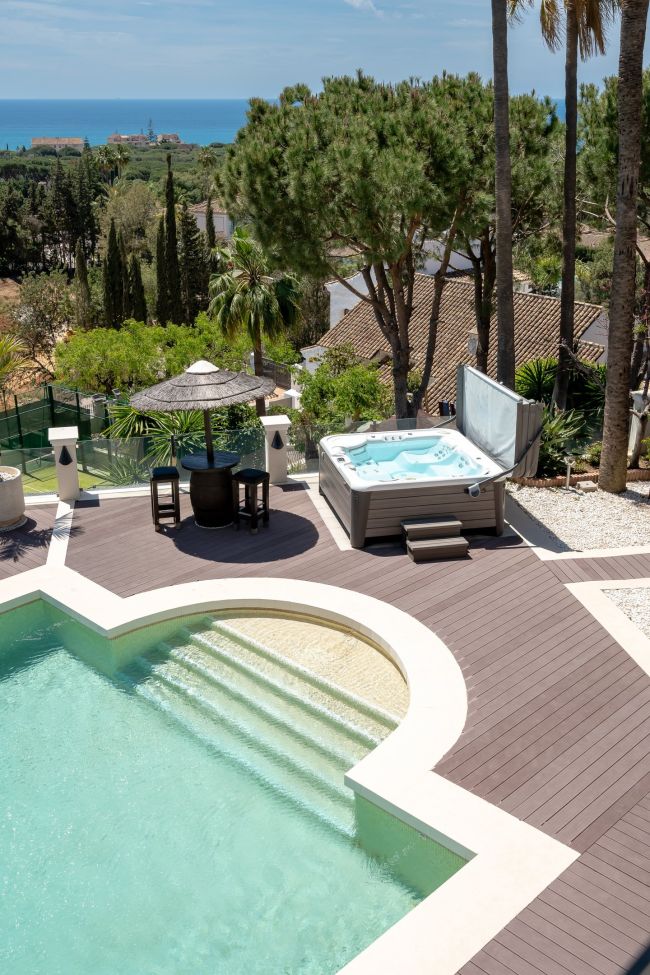 Exquisite Seven-Bedroom Villa in Hacienda las Chapas, Marbella East