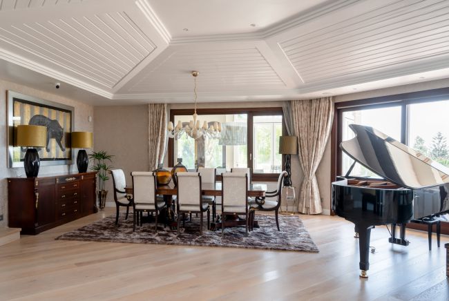 Exquisite Seven-Bedroom Villa in Hacienda las Chapas, Marbella East