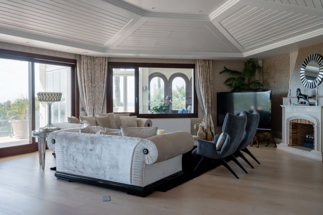 Exquisite Seven-Bedroom Villa in Hacienda las Chapas, Marbella East