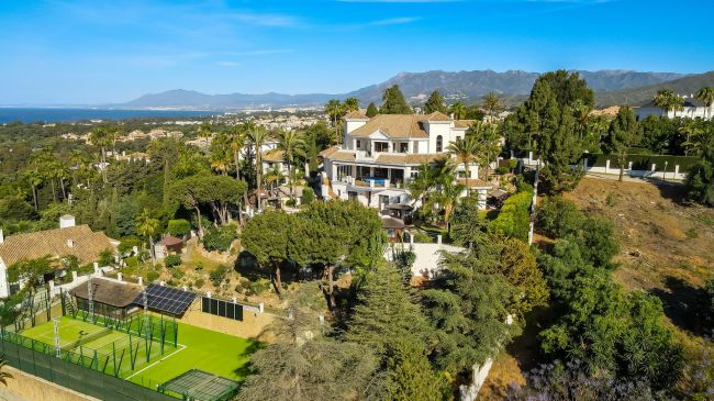 Exquisite Seven-Bedroom Villa in Hacienda las Chapas, Marbella East