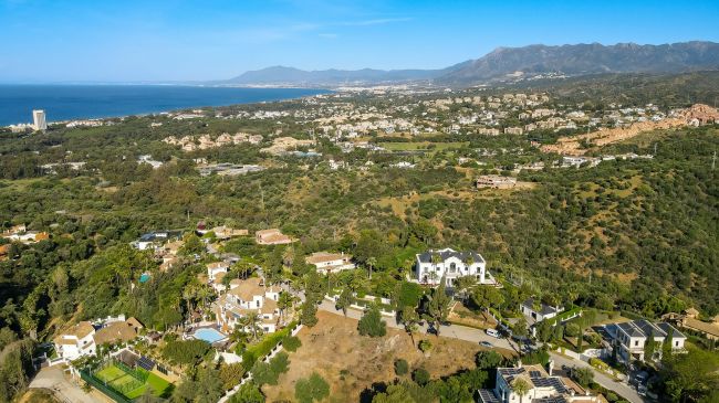 Exquisite Seven-Bedroom Villa in Hacienda las Chapas, Marbella East