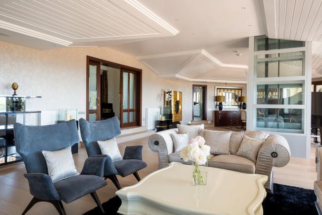 Exquisite Seven-Bedroom Villa in Hacienda las Chapas, Marbella East