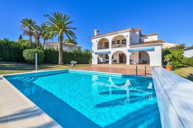 Detached villa - Atalaya, Estepona