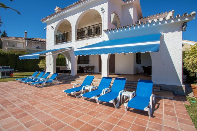 Detached villa - Atalaya, Estepona