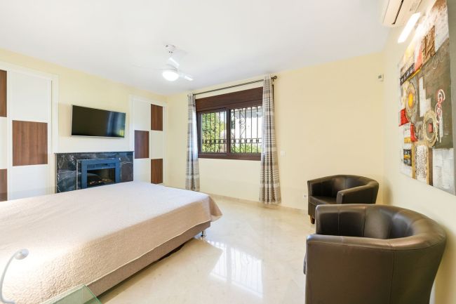 Frittliggende villa - Atalaya, Estepona