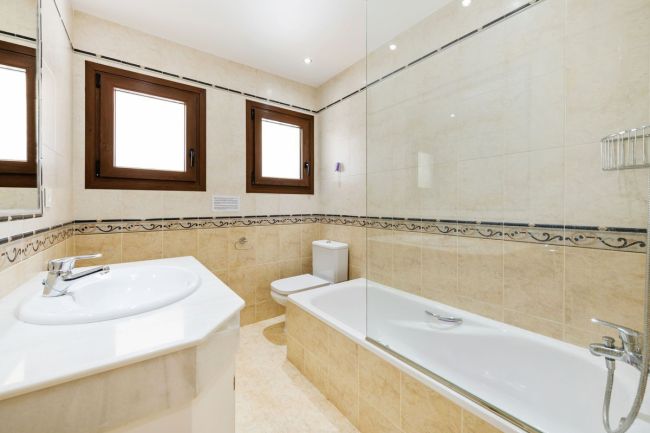 Frittliggende villa - Atalaya, Estepona