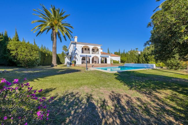 Detached villa - Atalaya, Estepona