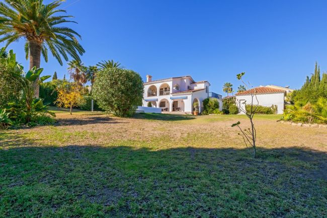 Detached villa - Atalaya, Estepona