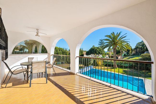 Detached villa - Atalaya, Estepona