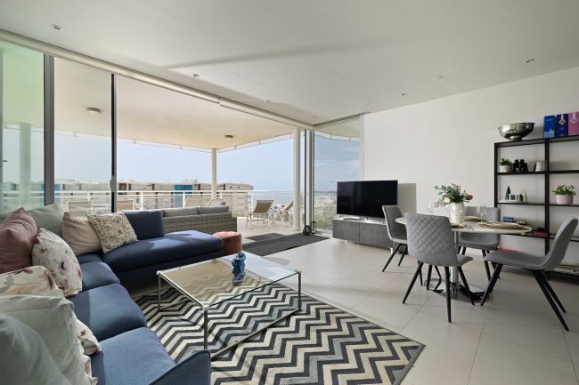 Luxurious 3-Bedroom Apartment with Tourist License in the Heart of El Higuerón