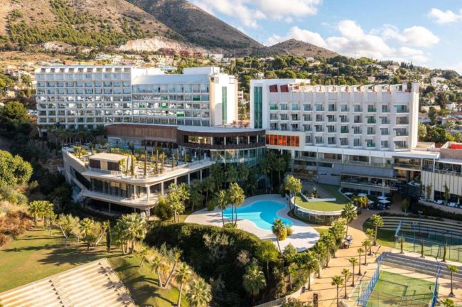 Luxurious 3-Bedroom Apartment with Tourist License in the Heart of El Higuerón