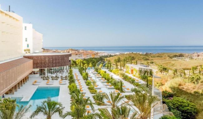 Luxurious 3-Bedroom Apartment with Tourist License in the Heart of El Higuerón