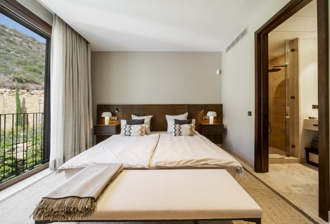 Albercas 5 - Frontline golf apartment with panoramic sea views offers a Five-star resort lifestyle in Casares.