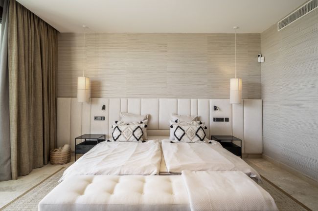 Albercas 5 - Frontline golf apartment with panoramic sea views offers a Five-star resort lifestyle in Casares.