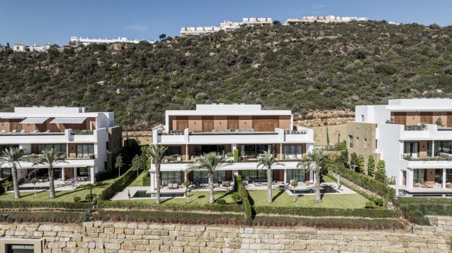 Albercas 5 - Frontline golf apartment with panoramic sea views offers a Five-star resort lifestyle in Casares.