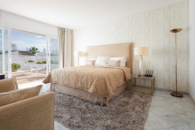 Dupleks toppleilighet til salgs i Marina Puente Romano, Marbella Golden Mile