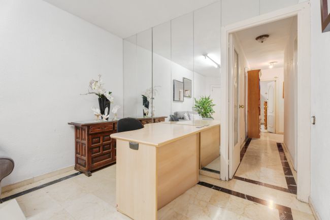 Spacious Four-Bedroom Flat to reform in Prime Marbella Location