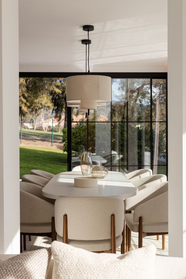 Delvis frittstående villa til salgs i Peñablanca, Nueva Andalucia