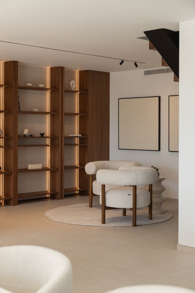 Delvis frittstående villa til salgs i Peñablanca, Nueva Andalucia