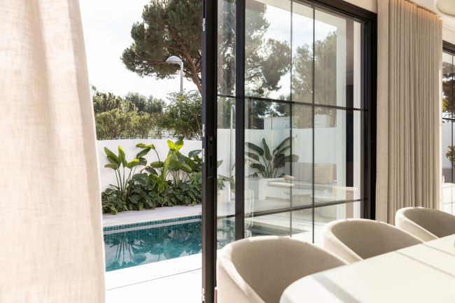 Delvis frittstående villa til salgs i Peñablanca, Nueva Andalucia