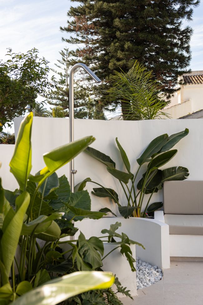 Delvis frittstående villa til salgs i Peñablanca, Nueva Andalucia