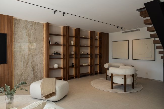 Delvis frittstående villa til salgs i Peñablanca, Nueva Andalucia